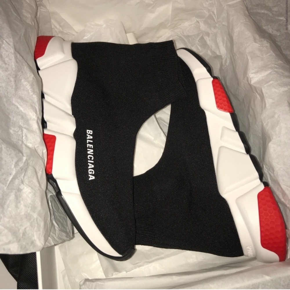 Valencia ya speed trainers black and red authentic